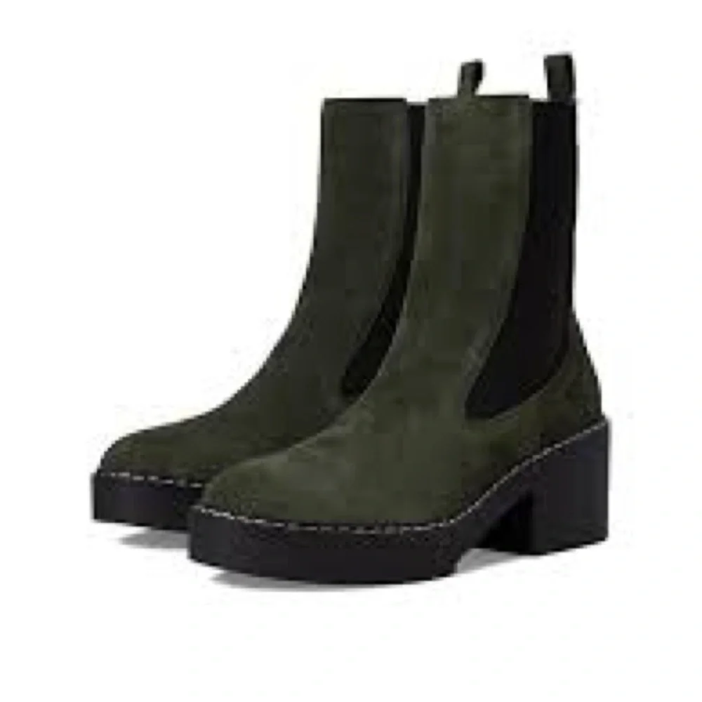 NWOB Gorgeous Nine West Olive Green Doleas Chelsea Boot Leather Suede Block Heel